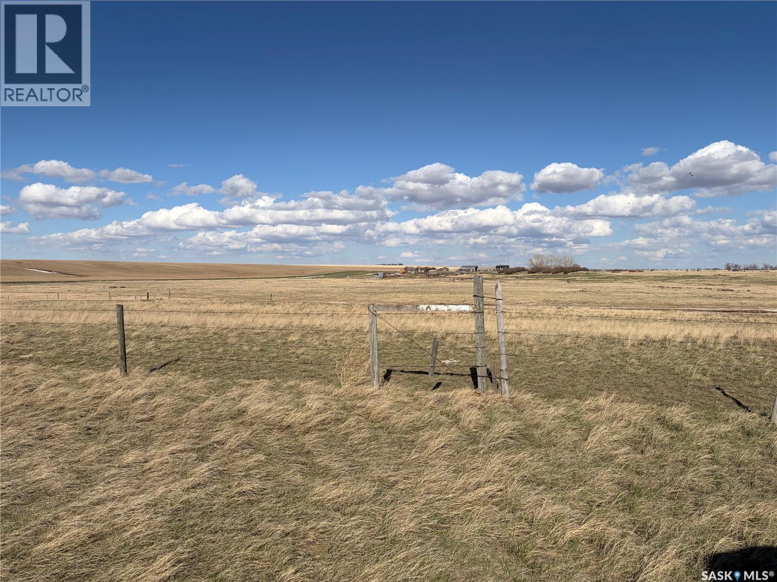 Wallis Farm, Wise Creek Rm No. 77, Saskatchewan S0N 2M0 - Photo 1 - SK034318